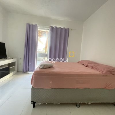 Casa com 350m², 5 quartos (sendo 1 suíte), 4 garagens, no bairro Cachoeira do Bom Jesus em Florianópolis