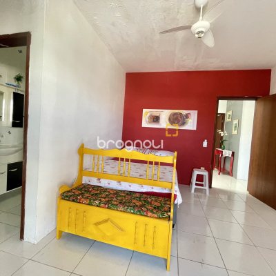 Casa com 350m², 5 quartos (sendo 1 suíte), 4 garagens, no bairro Cachoeira do Bom Jesus em Florianópolis