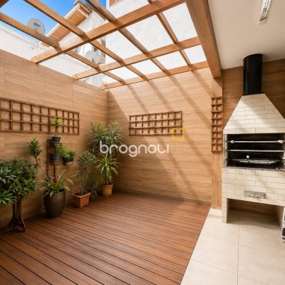 Casa com 350m², 5 quartos (sendo 1 suíte), 4 garagens, no bairro Cachoeira do Bom Jesus em Florianópolis