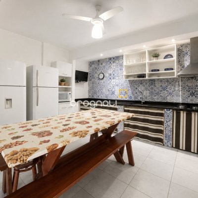Casa com 350m², 5 quartos (sendo 1 suíte), 4 garagens, no bairro Cachoeira do Bom Jesus em Florianópolis