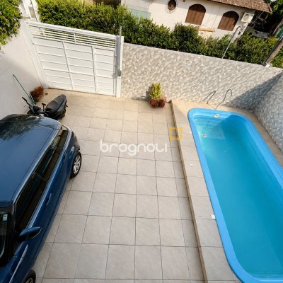 Casa com 350m², 5 quartos (sendo 1 suíte), 4 garagens, no bairro Cachoeira do Bom Jesus em Florianópolis