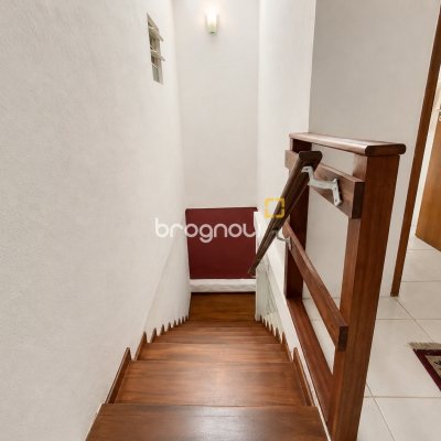 Casa com 350m², 5 quartos (sendo 1 suíte), 4 garagens, no bairro Cachoeira do Bom Jesus em Florianópolis