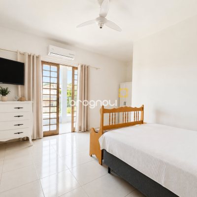 Casa com 350m², 5 quartos (sendo 1 suíte), 4 garagens, no bairro Cachoeira do Bom Jesus em Florianópolis