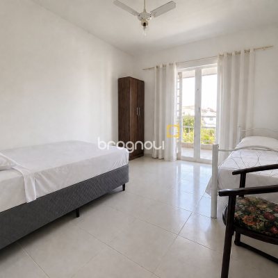 Casa com 350m², 5 quartos (sendo 1 suíte), 4 garagens, no bairro Cachoeira do Bom Jesus em Florianópolis