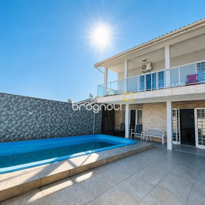 Casa com 350m², 5 quartos (sendo 1 suíte), 4 garagens, no bairro Cachoeira do Bom Jesus em Florianópolis