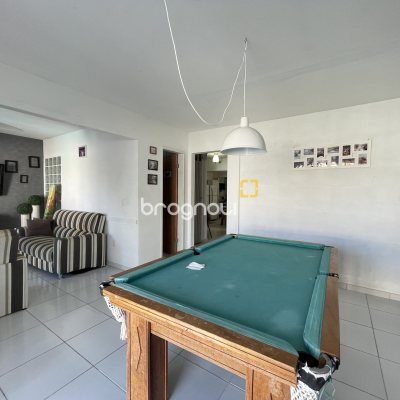 Casa com 350m², 5 quartos (sendo 1 suíte), 4 garagens, no bairro Cachoeira do Bom Jesus em Florianópolis