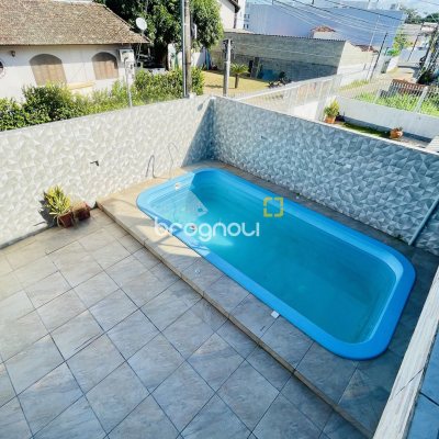 Casa com 350m², 5 quartos (sendo 1 suíte), 4 garagens, no bairro Cachoeira do Bom Jesus em Florianópolis