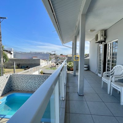 Casa com 350m², 5 quartos (sendo 1 suíte), 4 garagens, no bairro Cachoeira do Bom Jesus em Florianópolis
