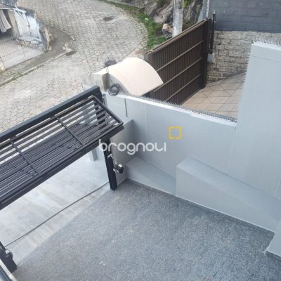 Casa com 184m², 3 quartos (sendo 3 suítes), 2 garagens, no bairro Trindade em Florianópolis