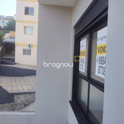 Casa com 184m², 3 quartos (sendo 3 suítes), 2 garagens, no bairro Trindade em Florianópolis