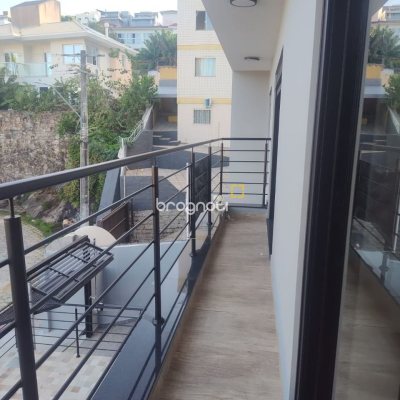 Casa com 184m², 3 quartos (sendo 3 suítes), 2 garagens, no bairro Trindade em Florianópolis