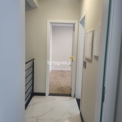 Casa com 184m², 3 quartos (sendo 3 suítes), 2 garagens, no bairro Trindade em Florianópolis