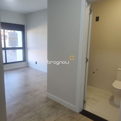 Casa com 184m², 3 quartos (sendo 3 suítes), 2 garagens, no bairro Trindade em Florianópolis