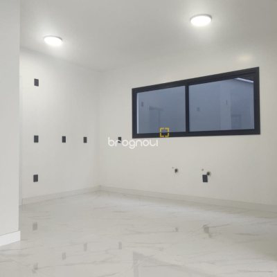 Casa com 184m², 3 quartos (sendo 3 suítes), 2 garagens, no bairro Trindade em Florianópolis