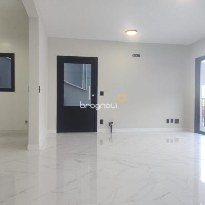 Casa com 184m², 3 quartos (sendo 3 suítes), 2 garagens, no bairro Trindade em Florianópolis
