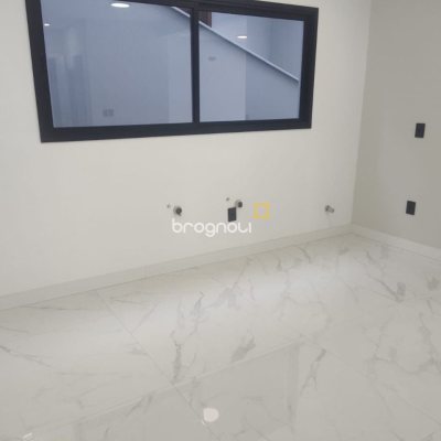 Casa com 184m², 3 quartos (sendo 3 suítes), 2 garagens, no bairro Trindade em Florianópolis