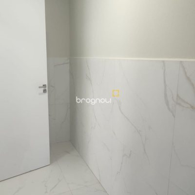 Casa com 184m², 3 quartos (sendo 3 suítes), 2 garagens, no bairro Trindade em Florianópolis