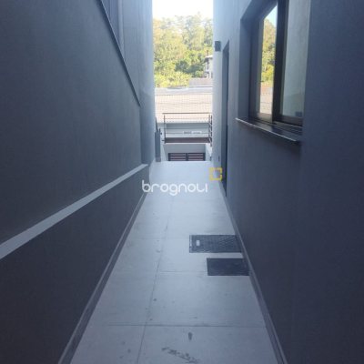 Casa com 184m², 3 quartos (sendo 3 suítes), 2 garagens, no bairro Trindade em Florianópolis