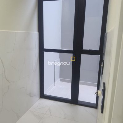 Casa com 184m², 3 quartos (sendo 3 suítes), 2 garagens, no bairro Trindade em Florianópolis