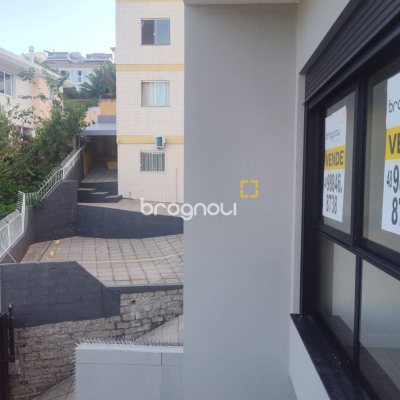 Casa com 184m², 3 quartos (sendo 3 suítes), 2 garagens, no bairro Trindade em Florianópolis