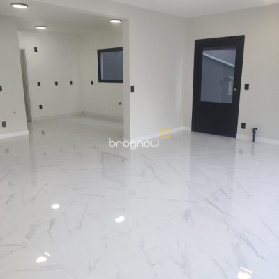 Casa com 184m², 3 quartos (sendo 3 suítes), 2 garagens, no bairro Trindade em Florianópolis