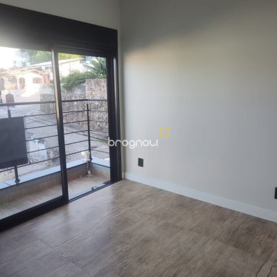 Casa com 184m², 3 quartos (sendo 3 suítes), 2 garagens, no bairro Trindade em Florianópolis