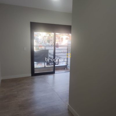 Casa com 184m², 3 quartos (sendo 3 suítes), 2 garagens, no bairro Trindade em Florianópolis
