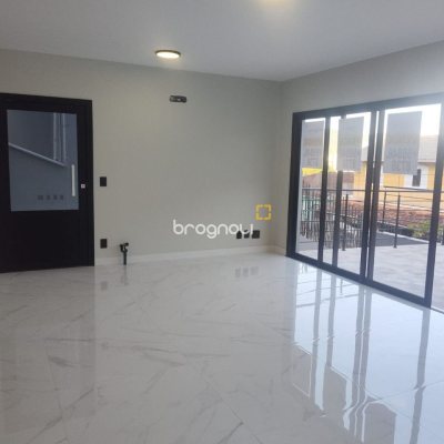 Casa com 184m², 3 quartos (sendo 3 suítes), 2 garagens, no bairro Trindade em Florianópolis