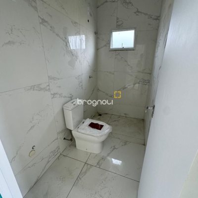 Casa com 170m², 3 quartos (sendo 1 suíte), 4 garagens, no bairro Ingleses em Florianópolis