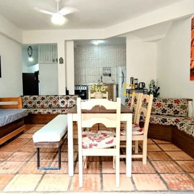 Casa com 490m², 14 quartos (sendo 1 suíte), 2 garagens, no bairro Canasvieiras em Florianópolis