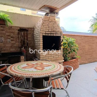 Casa com 490m², 14 quartos (sendo 1 suíte), 2 garagens, no bairro Canasvieiras em Florianópolis