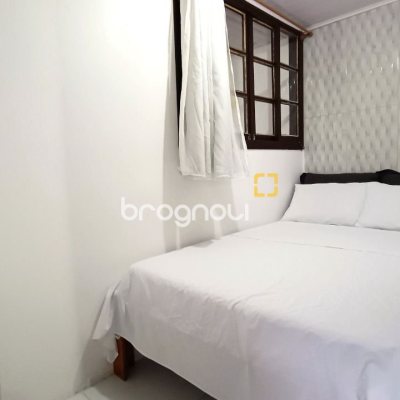 Casa com 490m², 14 quartos (sendo 1 suíte), 2 garagens, no bairro Canasvieiras em Florianópolis