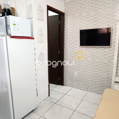 Casa com 490m², 14 quartos (sendo 1 suíte), 2 garagens, no bairro Canasvieiras em Florianópolis