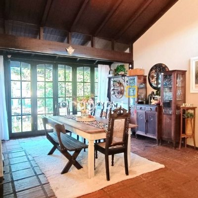 Casa com 490m², 14 quartos (sendo 1 suíte), 2 garagens, no bairro Canasvieiras em Florianópolis