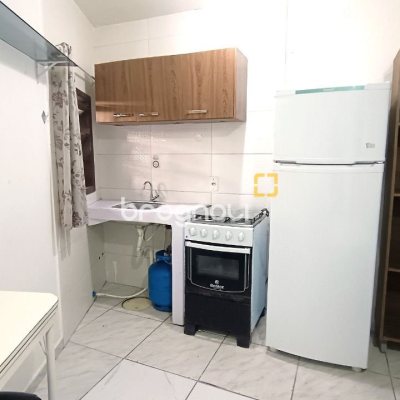 Casa com 490m², 14 quartos (sendo 1 suíte), 2 garagens, no bairro Canasvieiras em Florianópolis