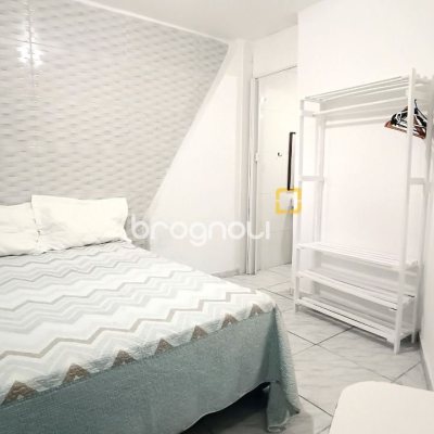 Casa com 490m², 14 quartos (sendo 1 suíte), 2 garagens, no bairro Canasvieiras em Florianópolis