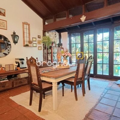 Casa com 490m², 14 quartos (sendo 1 suíte), 2 garagens, no bairro Canasvieiras em Florianópolis