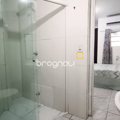 Casa com 490m², 14 quartos (sendo 1 suíte), 2 garagens, no bairro Canasvieiras em Florianópolis