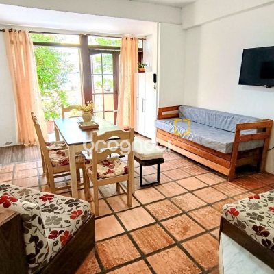 Casa com 490m², 14 quartos (sendo 1 suíte), 2 garagens, no bairro Canasvieiras em Florianópolis