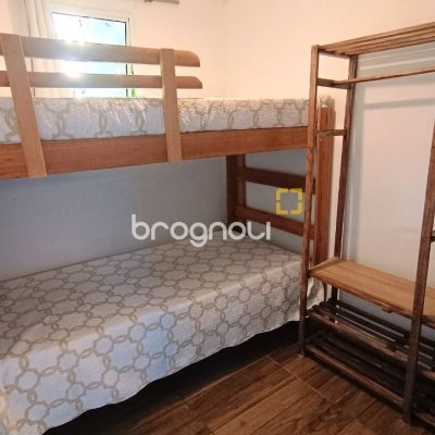 Casa com 490m², 14 quartos (sendo 1 suíte), 2 garagens, no bairro Canasvieiras em Florianópolis