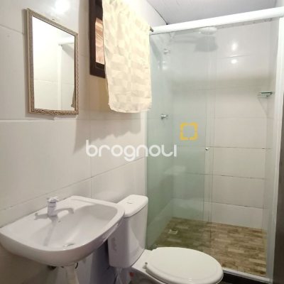 Casa com 490m², 14 quartos (sendo 1 suíte), 2 garagens, no bairro Canasvieiras em Florianópolis