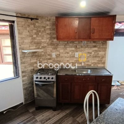 Casa com 490m², 14 quartos (sendo 1 suíte), 2 garagens, no bairro Canasvieiras em Florianópolis