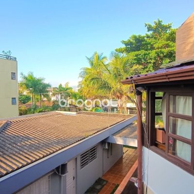 Casa com 490m², 14 quartos (sendo 1 suíte), 2 garagens, no bairro Canasvieiras em Florianópolis