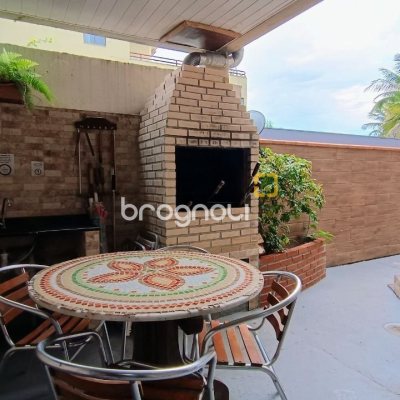Casa com 490m², 14 quartos (sendo 1 suíte), 2 garagens, no bairro Canasvieiras em Florianópolis