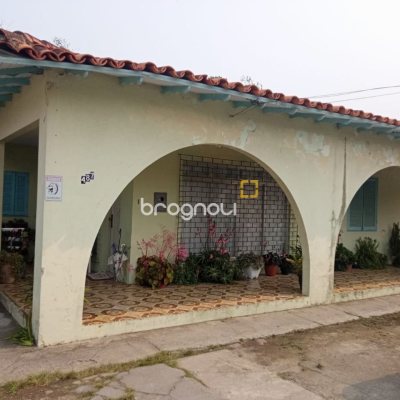 Casa com 150m², 3 quartos (sendo 1 suíte), 4 garagens, no bairro São Luiz em São José