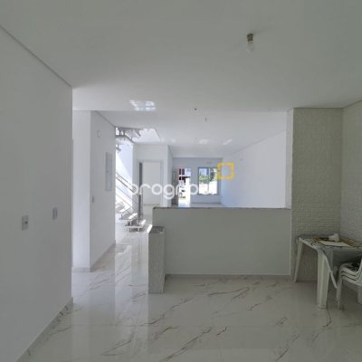 Casa com 181m², 4 quartos (sendo 4 suítes), 2 garagens, no bairro Ingleses em Florianópolis