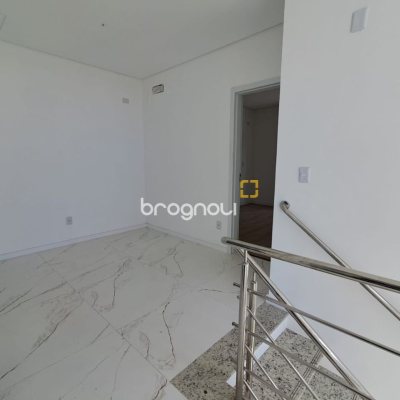 Casa com 181m², 4 quartos (sendo 4 suítes), 2 garagens, no bairro Ingleses em Florianópolis
