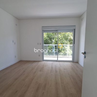 Casa com 181m², 4 quartos (sendo 4 suítes), 2 garagens, no bairro Ingleses em Florianópolis