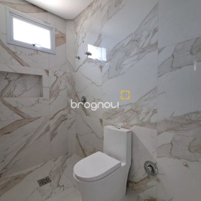 Casa com 181m², 4 quartos (sendo 4 suítes), 2 garagens, no bairro Ingleses em Florianópolis