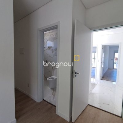 Casa com 181m², 4 quartos (sendo 4 suítes), 2 garagens, no bairro Ingleses em Florianópolis